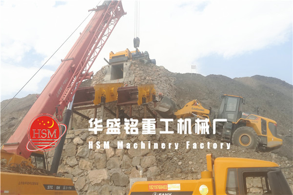 破碎玻璃的對(duì)輥破碎機(jī)